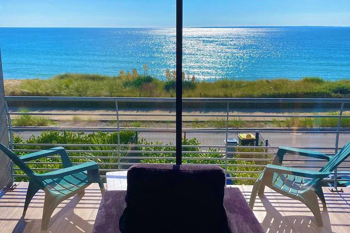 Appartement entier, Front de Mer, Vue Imprenable 180° surplombant l'Océan, 3 chambres, Parking Privé in Barneville-Carteret, Côte de la Déroute