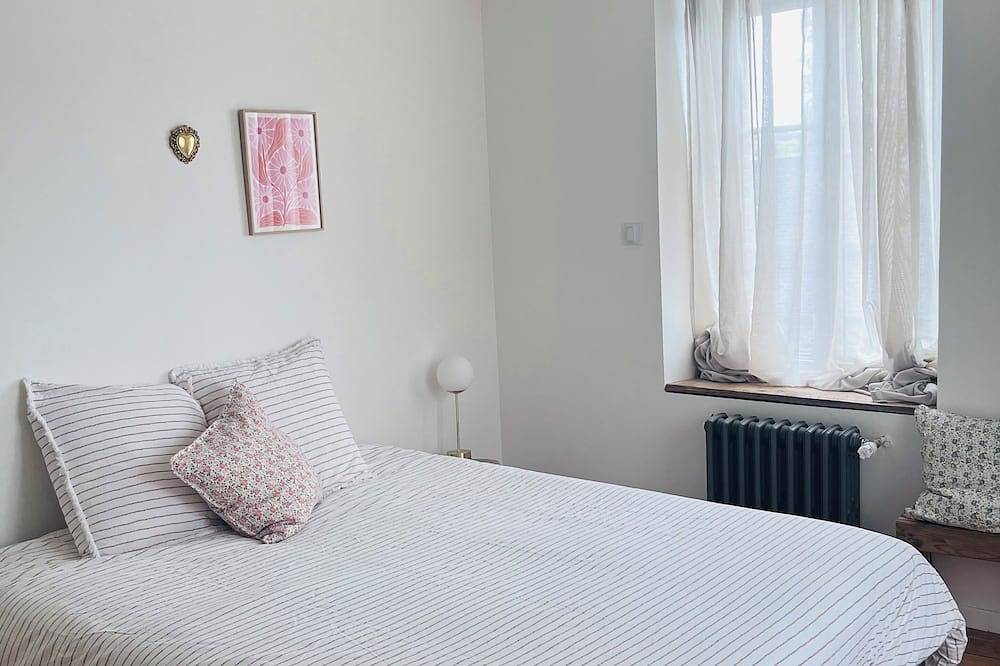 Clécy center, 10 min walk from the banks of the Orne .4 to 10 people adjustable rates in Clécy, Caen region