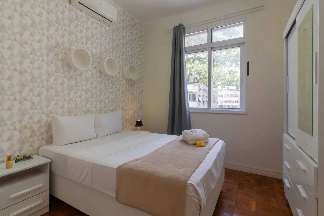 Entire apartment, 2 minutes from Copacabana Beach | D302 in Copacabana, Rio de Janeiro