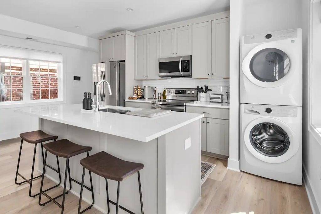 Ganze Wohnung, ★1/2 Block to King Street, King Bed ~ Free Parking★ in Alexandria (VA), Alexandria City