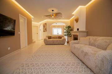 Villa pour 6 personnes, avec jardin et piscine ainsi que bassin pour enfant et jacuzzi à Portimão
