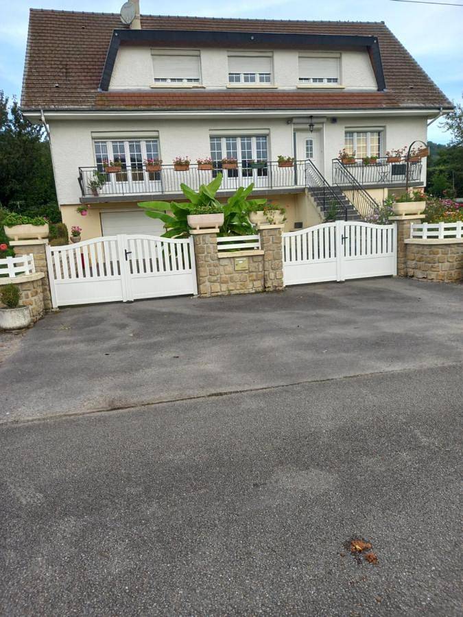 Chambre d’hôte pour 2 personnes, avec Terrasse et Jardin dans Novion-Porcien