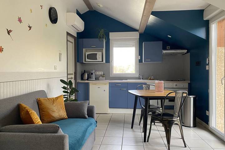 Holiday apartment for 2 people, with balcony and garden as well as pool - 1