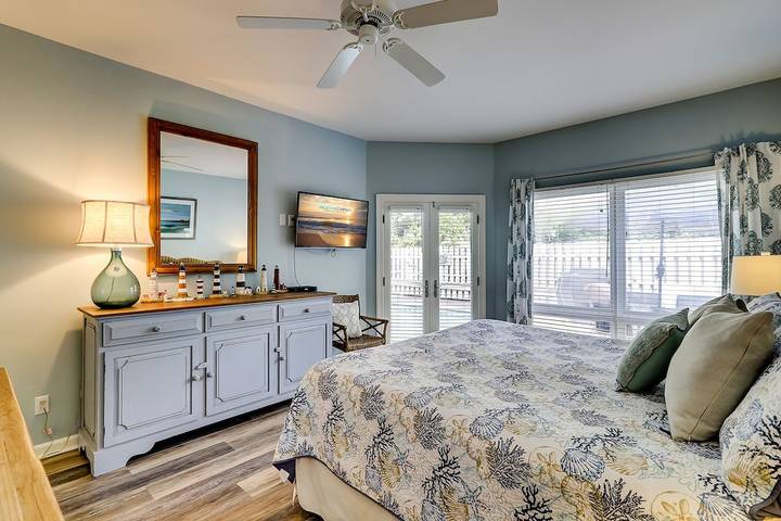 Vacation home for 14 people, with balcony and yard in Hilton Head Island