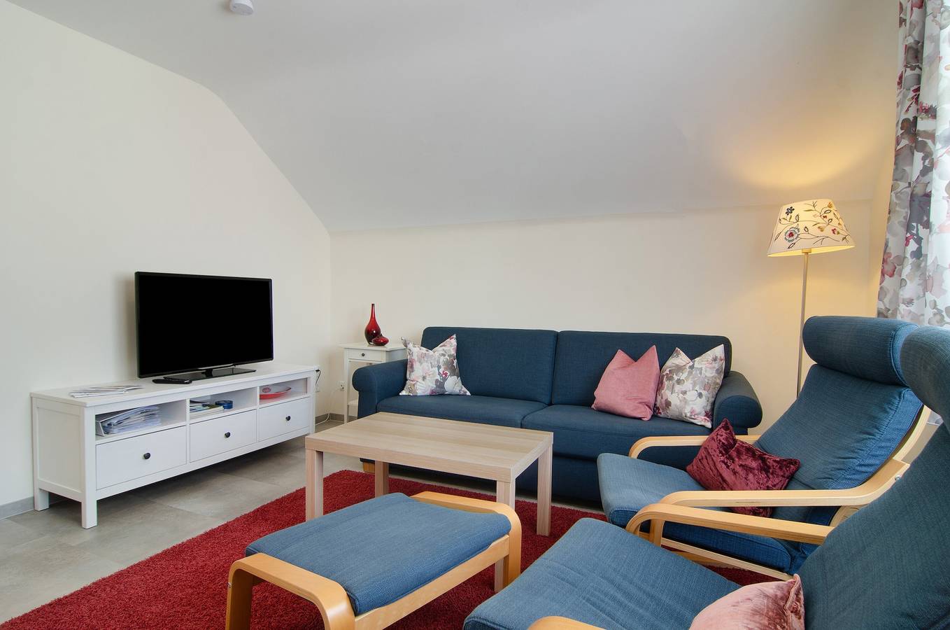Ganze Wohnung, Ferienwohnung 'Das Kleine Glück' mit Bergblick, privater Terrasse und Wi-Fi in Salem, Region Bodensee-Oberschwaben