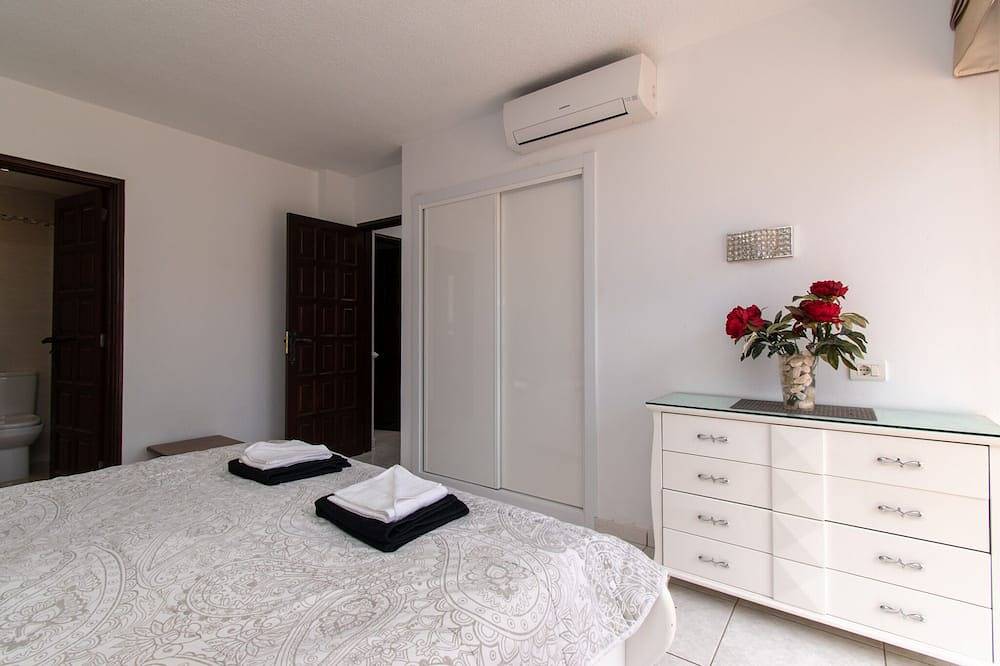 Villa Puerto Colon by Tenerife Villas Online Co Uk in Playa Puerto Colón, Adeje