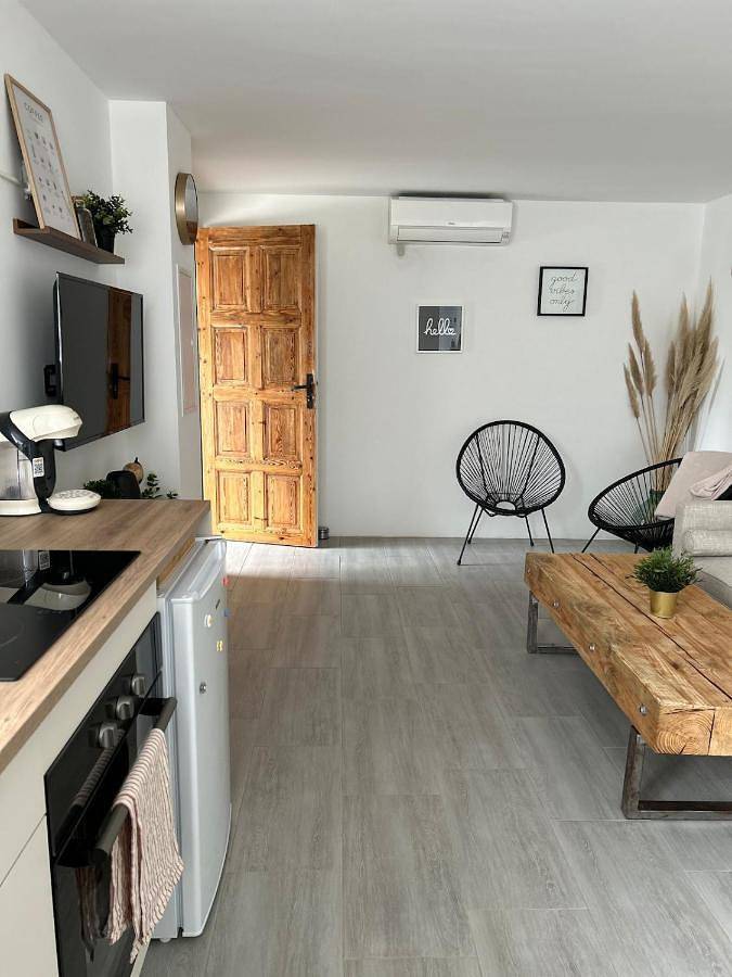 Appartement entier, One-Bedroom Apartment in Seillans, Région de Draguignan