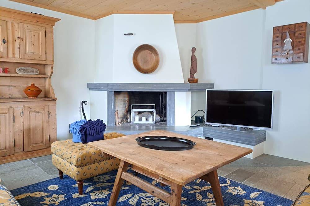 Ganze Wohnung, Charmantes und modernes Chalet (Laax Chalet) in Laax GR 2, Laax
