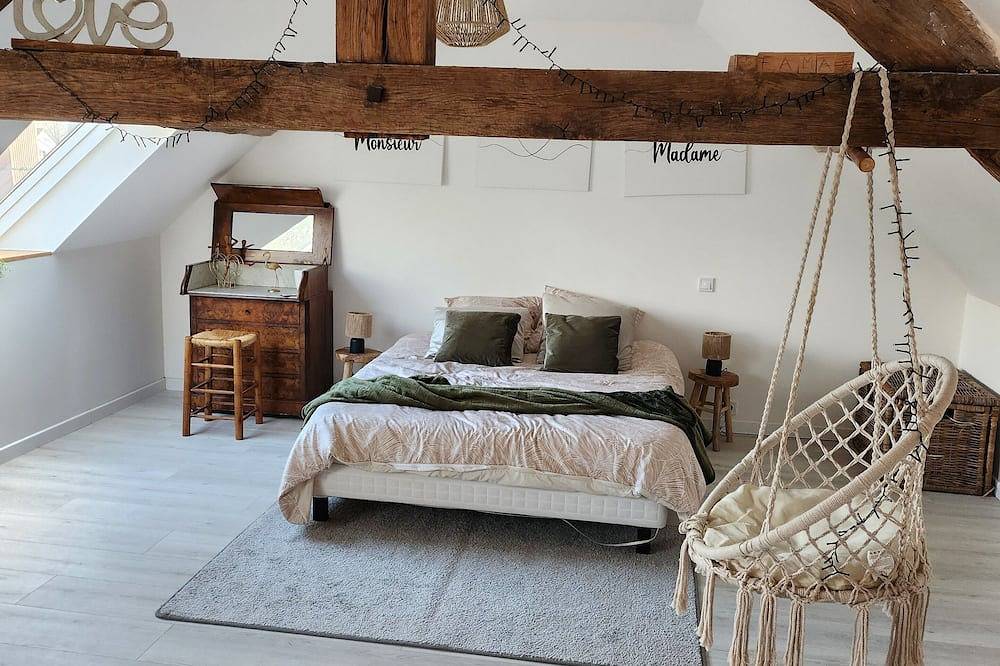 Entire apartment, Large loft-style gite with master suite, close to the châteaux and Beauval in Tour-en-Sologne, Sologne