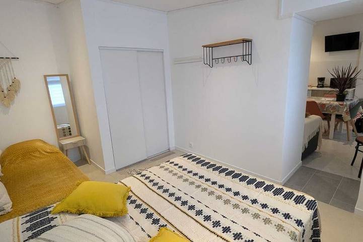 Ganze Wohnung, Cosy 2/4-person apartment with pool in the center of Ruoms in Ruoms, Ardèche