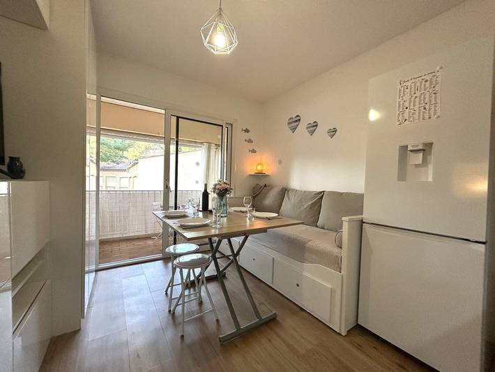 Appartement entier, Charmant studio en résidence avec piscine 2 pers in Sanary-sur-Mer, Côte méditerranéenne (France)