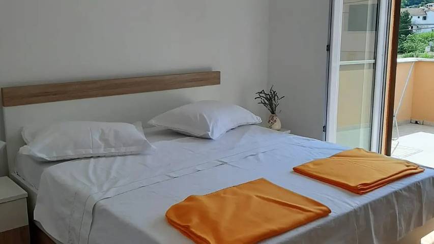 Gîte pour 2 personnes, avec terrasse à Jelsa - 2