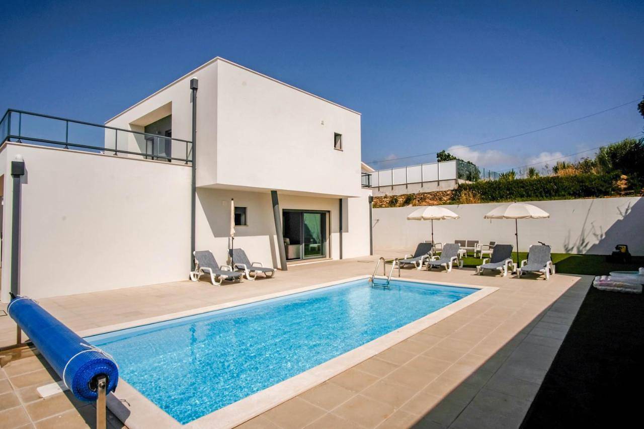 Three-Bedroom Villa in Praia do Salgado, São Martinho do Porto