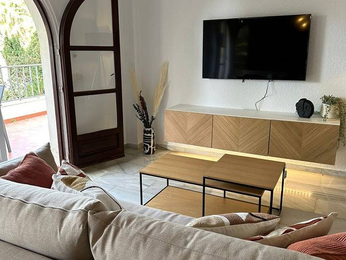 Entire holiday apartment, 2 bdr apartment next to the beach in Puerto Banús in Medina Gardens, Marbella