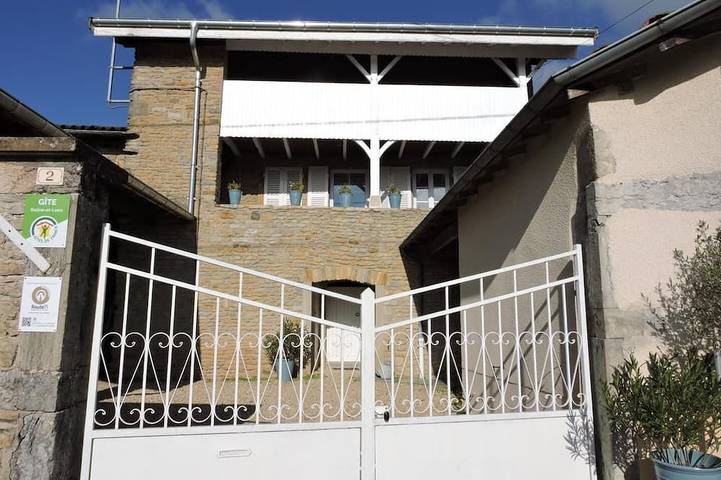 Location de vacances pour 4 personnes, avec jardin à Sologny