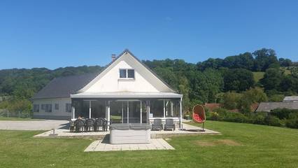 Gîte pour 15 personnes, avec jardin et sauna ainsi que jacuzzi et terrasse à Clenleu