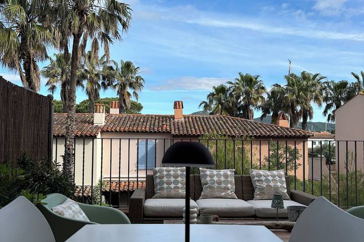 Appartement de vacances pour 4 personnes, avec jardin ainsi que terrasse et piscine, animaux acceptés
