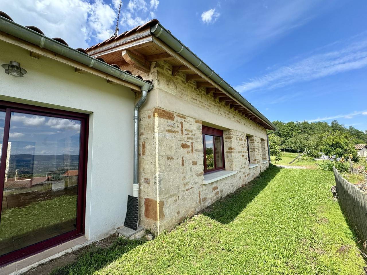 Superbe maison, idéale pour les groupes in Charnay, Beaujolais