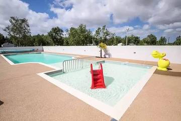 Camping pour 4 Personnes dans Fontenay-le-Comte, Vendée, Photo 4