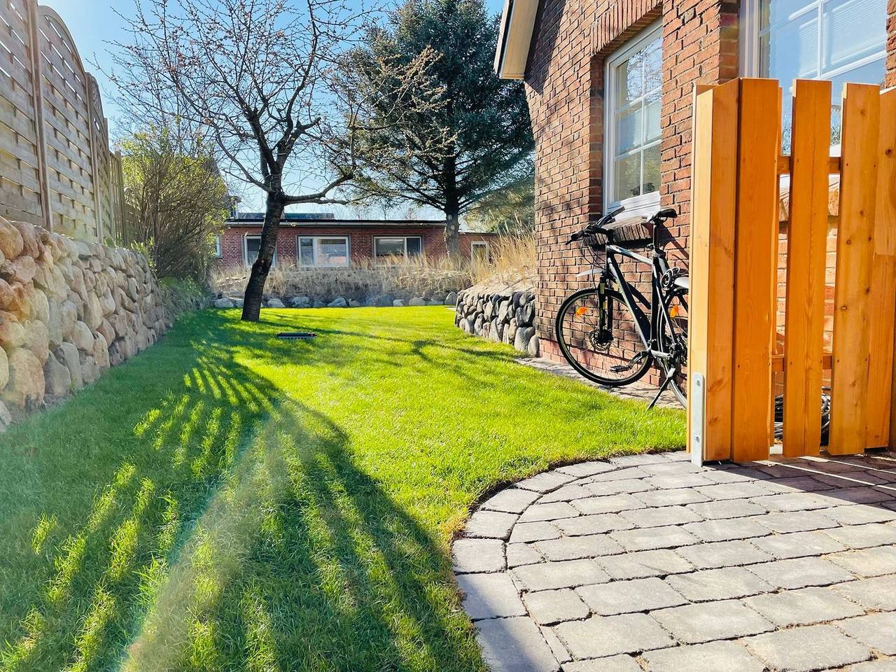 Zentrales Luxus Haus für 4 Pers. mit Sauna, Garten, 2 Pkw-Stellplätzen, Wlan. in Tinnum, Sylt (Gemeinde)