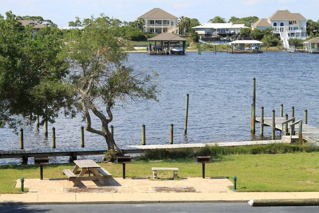 Ganze Wohnung, Shipwatch Riverside E204- Bay Side, Küsteneinheit mit privatem Zugang zum Strand! in Perdido Key, Escambia County