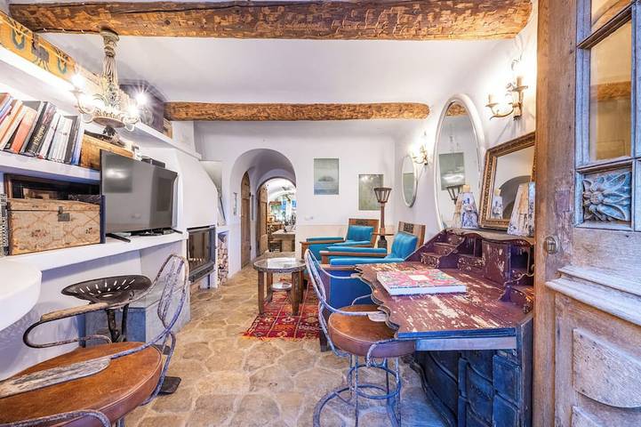 Rock House – Pool & Authentic 17th-Century Home in Goult, Parque natural regional del Luberon