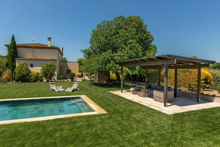 Casa rural para 12 personas, con Balcón y Terraza además de Jardín y Piscina en Cruilles - 4