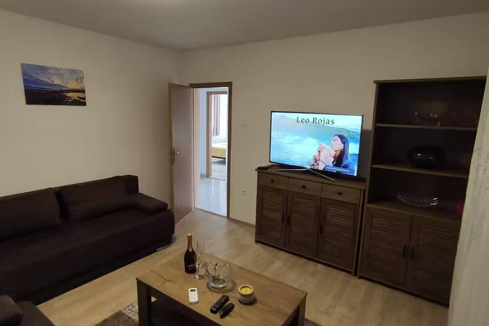 Ganze Wohnung, Two Bedroom Apartment with Balcony and River View in Rogotin, Dubrovnik-Neretva