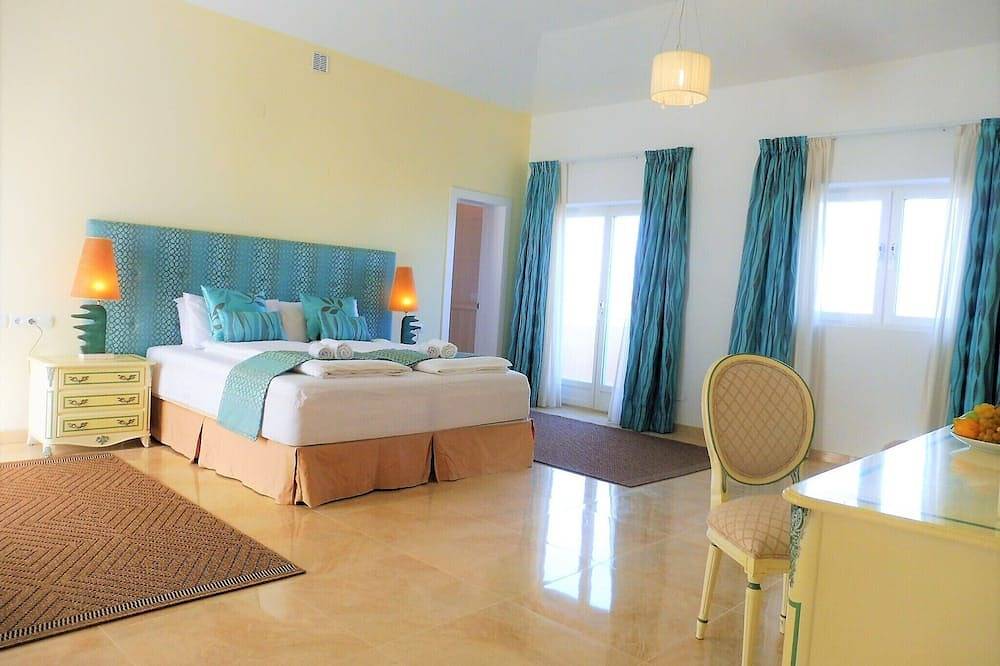 Luxuriöse Villa für 8 Personen mit privatem Pool, Traum-Aussicht, Wifi in Alcorrín, Manilva