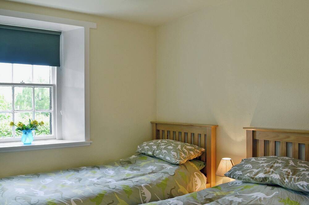 2 bedroom accommodation in Strathpeffer in Strathpeffer, Highlands