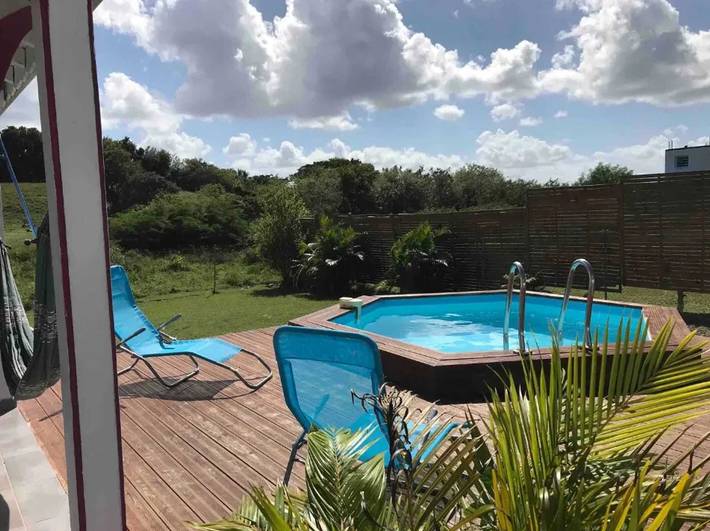 Location de vacances pour 5 personnes, avec piscine et terrasse à Le Moule - 2