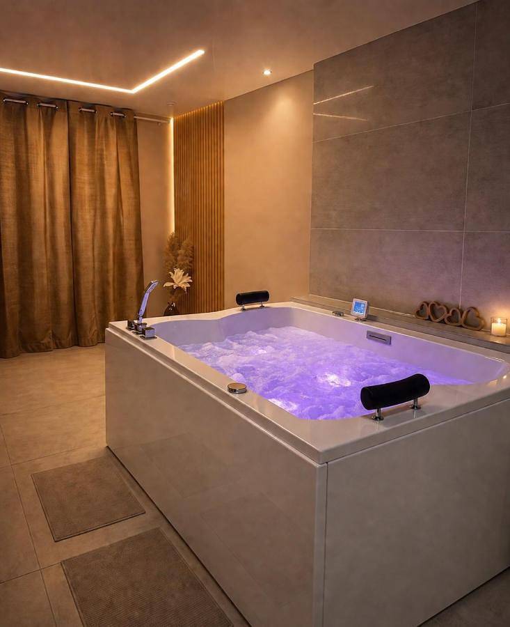 Appartement entier, Donjon des Sens - Suite avec Spa - 10 min de Metz in Marly (Moselle), Metz-Campagne