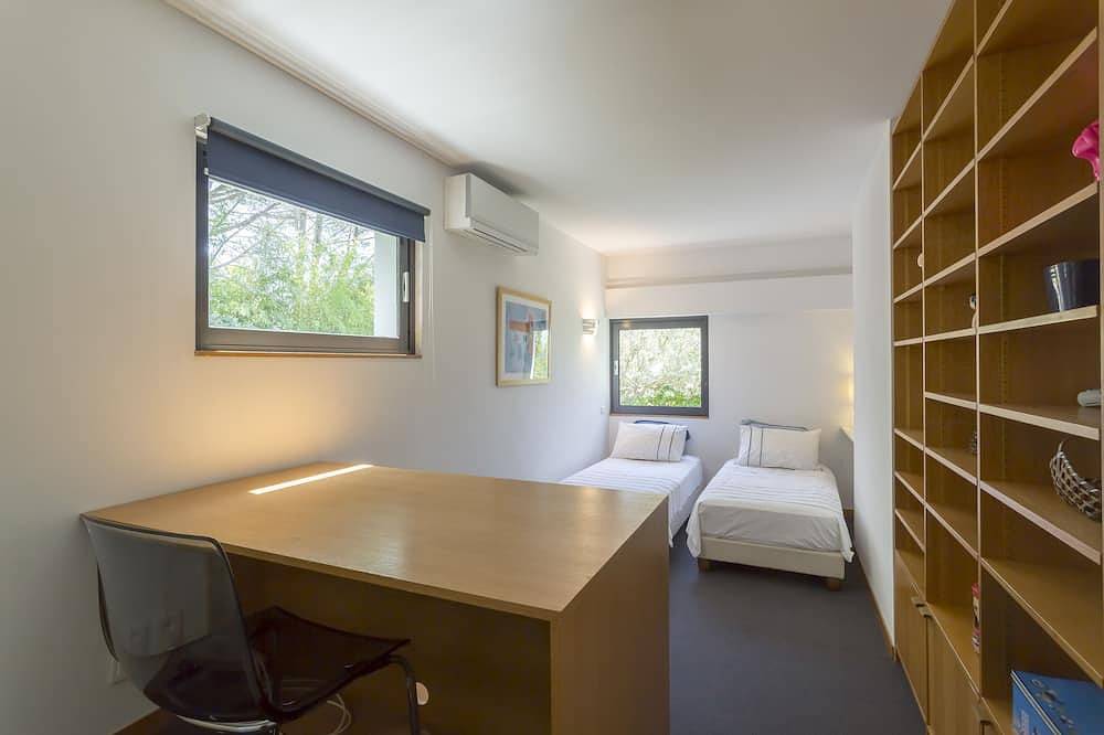 Modern Luxury House in Provence in Cadenet, Parc naturel régional du Luberon