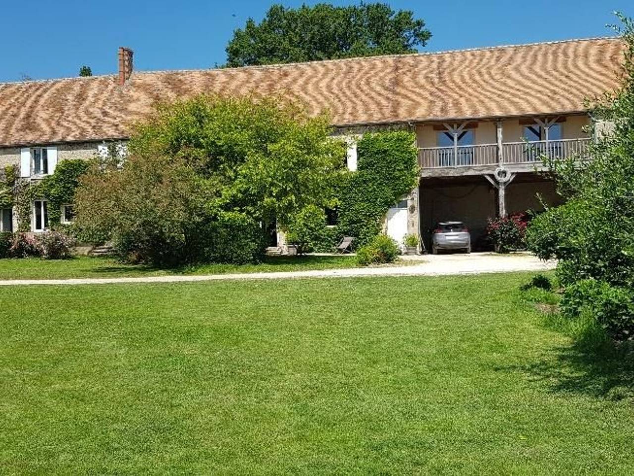 Landsitz mit Pool und geräumigen Zimmern in Tracy-sur-Loire, Loire-Tal