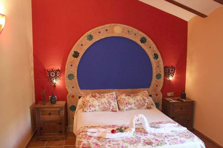 Casa rural para 4 personas, con Terraza y Jacuzzi además de Jardín y Piscina en Hinojares