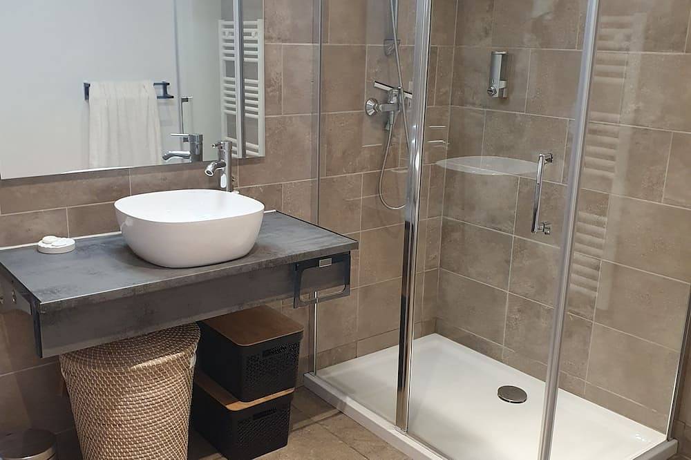 Entire apartment, Appartement Porto, à 2 pas des Plages et de la Marina. Idéal Pour 4 Personnes in Ota, Parc naturel régional de Corse