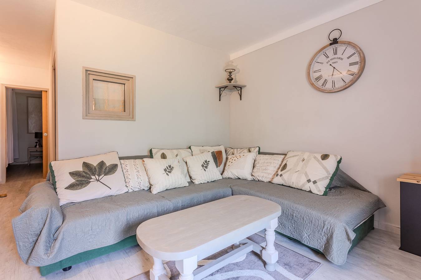 Appartement entier, Appartement 'Authentique Et Confortable' avec jardin partagé in Valderoure, Région de Cannes