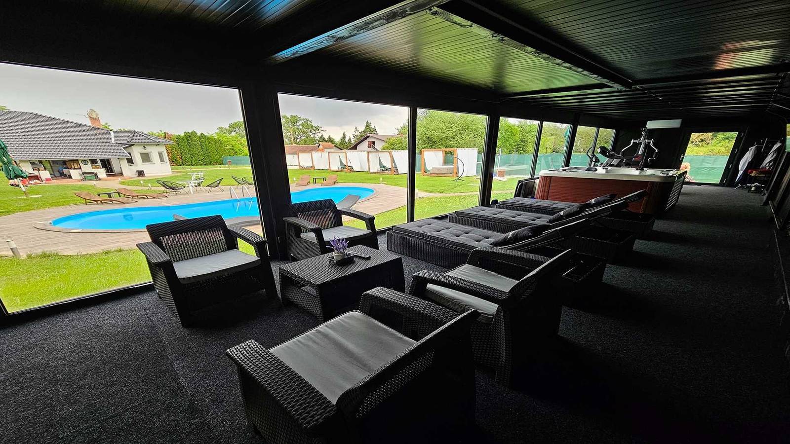 Villa für 10 Personen mit Balkon/Terrasse in Osijek-Baranja