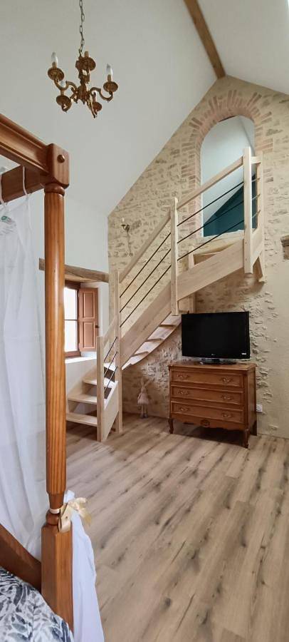 Double Room with Private Bathroom in Lézigné, Région d'Angers