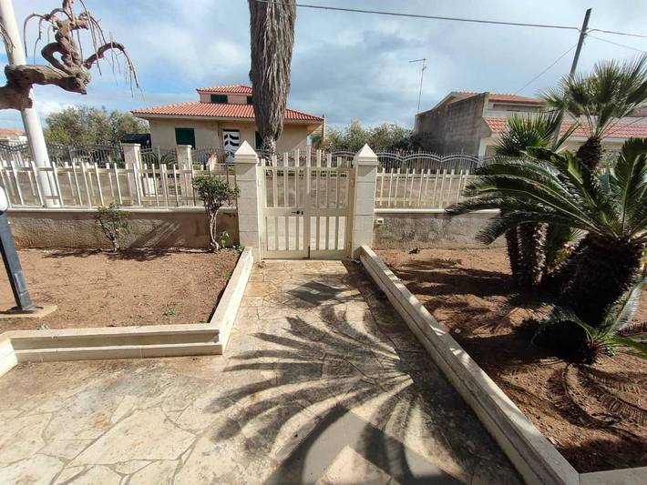 Casa de vacaciones 'Villetta Roby' con terraza privada, jardín privado y aire acondicionado in Marina di Modica, Módica