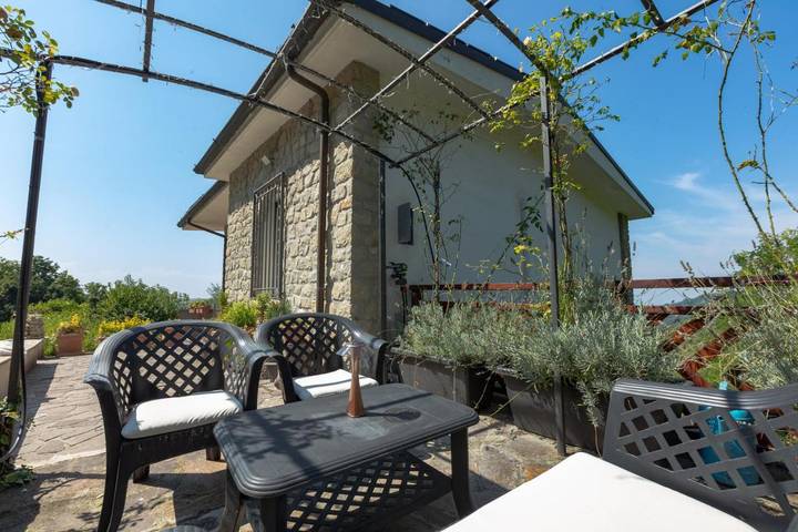 Casa vacanza per 6 persone, con giardino e idromassaggio, adatto a famiglie con bambini in Oltrepò Pavese