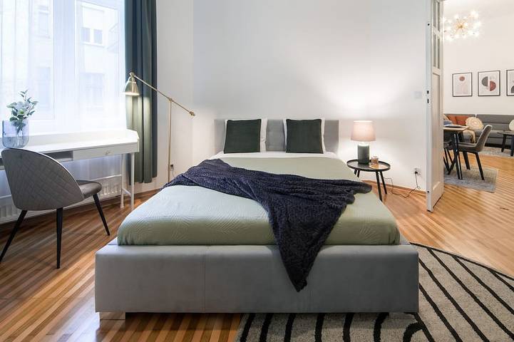 Appartamento intero, Wawelove Piłsudskiego I - spacious 3 bedroom apt. with balcony and free parking! in Cracovia, Piccola Polonia