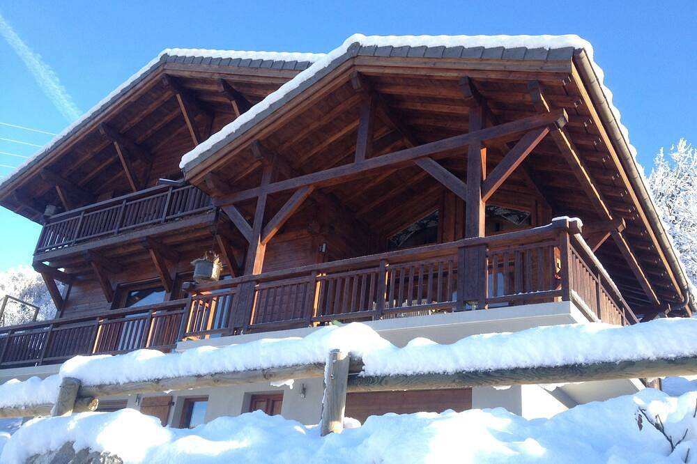 Chalet spacieux et luxueux, décoré avec goût et avec une très belle vue! in Abondance, Les Portes du Soleil