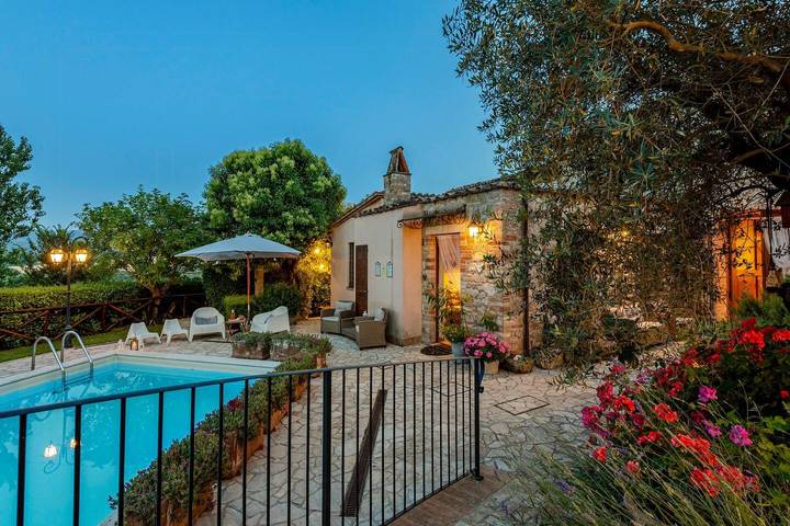 Ferienhaus für 13 Personen, mit Garten in Todi