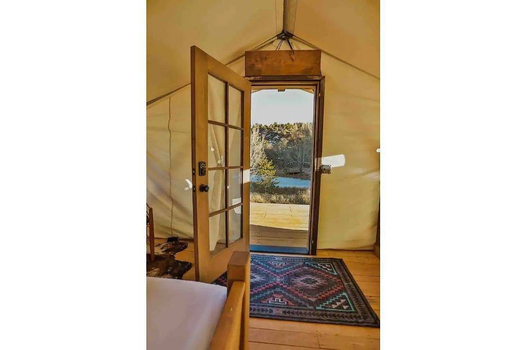 Waterfront Glamping Suite w Private Deck #3 in Kanab, Grand Staircase Escalante National Monument