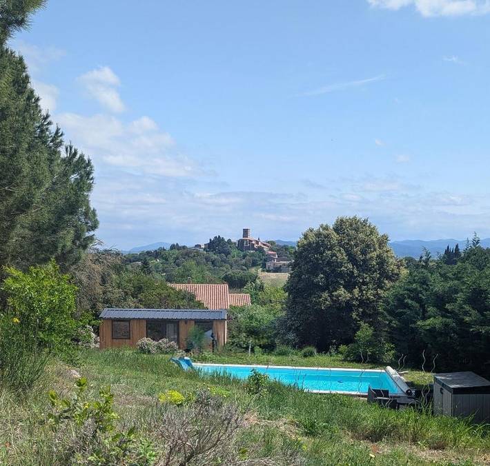 Location de vacances pour 4 personnes, avec piscine et jardin à Roullens