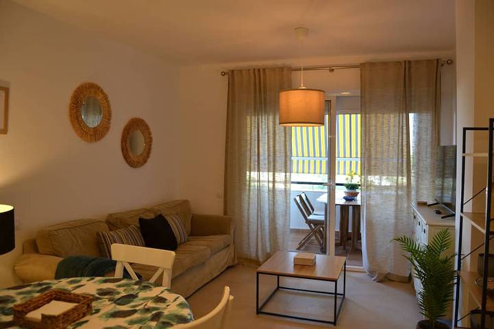 Ferienwohnung für 4 Personen, mit Terrasse und Garten sowie Pool