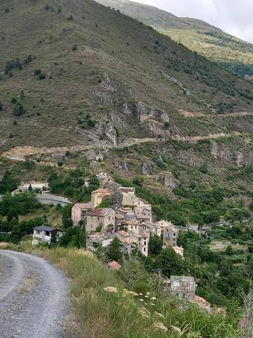 Maison de campagne pour 4 personnes, avec vue et terrasse à Pierlas