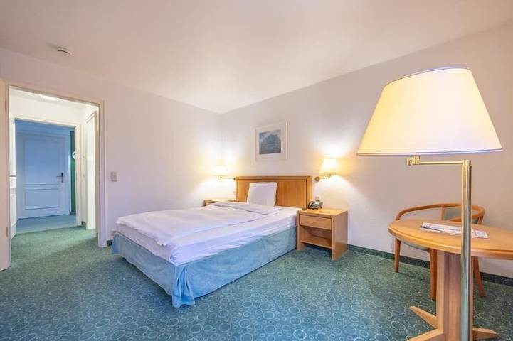 Ideal Mix of Comfort and Value! Pets Are Welcome, Free Parking, Near Villa Hügel in Heiligenhaus, Kreis Mettmann