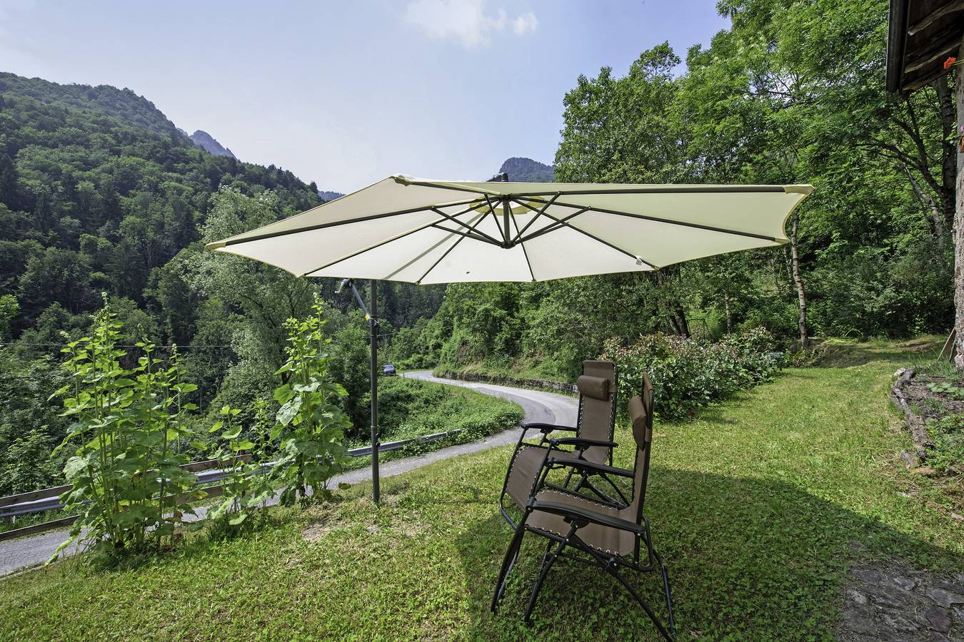 Entire apartment, Apartment 'Le Fratte' with Mountain View, Private Garden and Wi-Fi in Pertica Alta, Garda Mountains